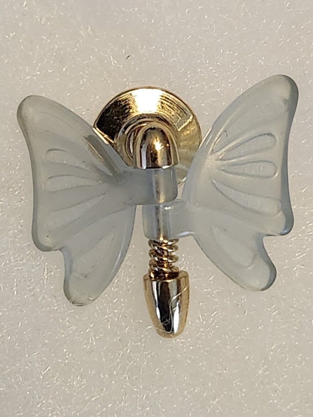 VTG Avon Gold-Tone Butterfly Pin with Frosted Pale Blue Moving Wings